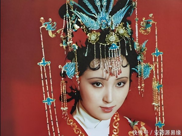 真牛所配资 黛玉和宝钗，谁是宜家宜室的贤妻？青梗峰谶语：金女进门寸草不生